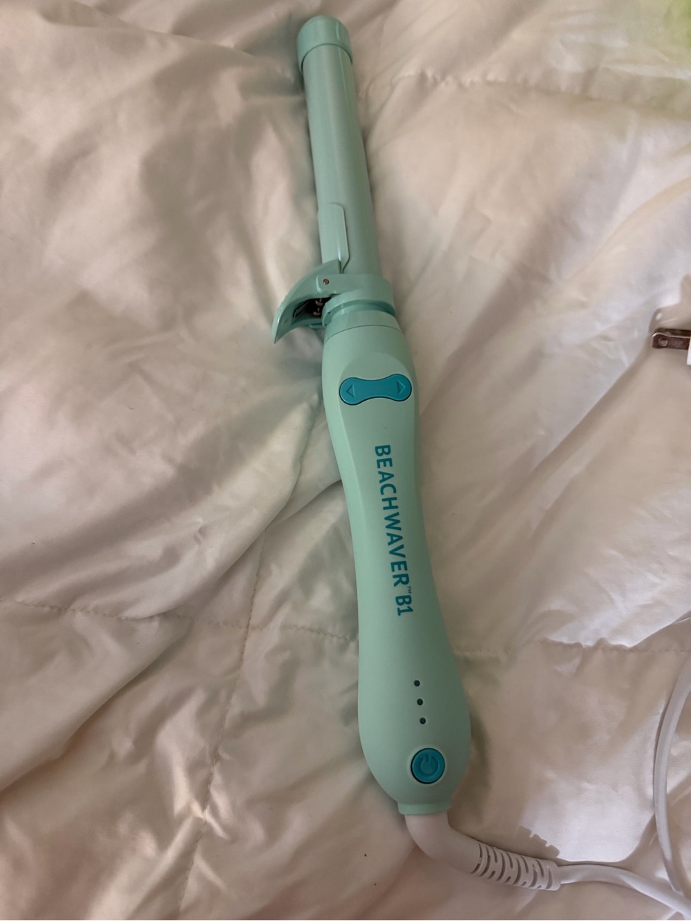 The Beachwaver Co. Beachwaver B1 Curling Iron in Mint Blue